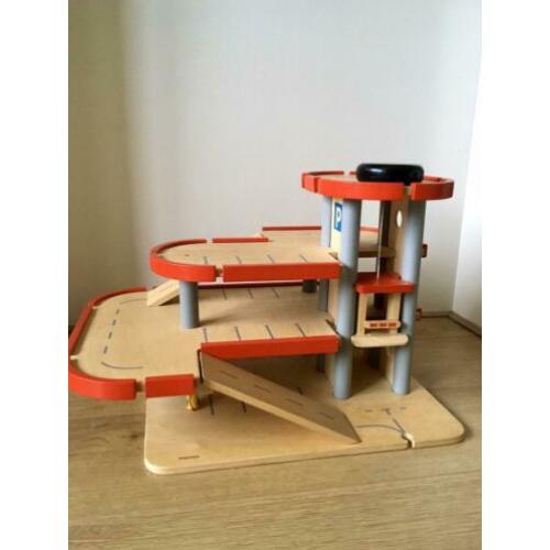 Fijne houten garage van Plan Toys