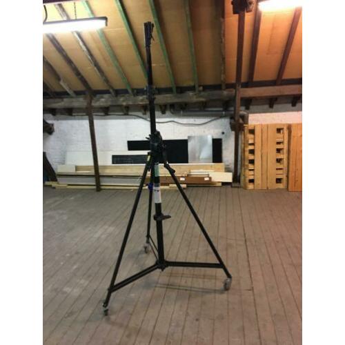 licht statief 2x driepoot op wielen