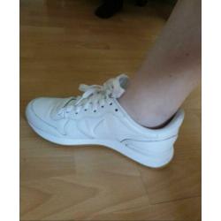 Nike witte sneakers mt 40