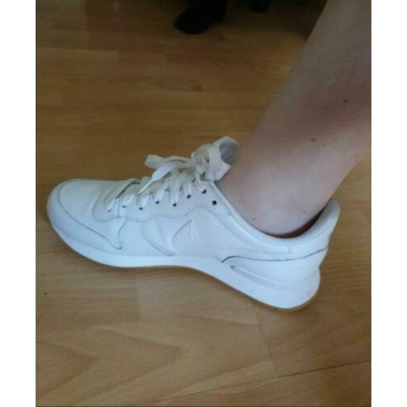 Nike witte sneakers mt 40