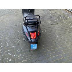 Vespa sprint iget 2018 mat grijs vol optie