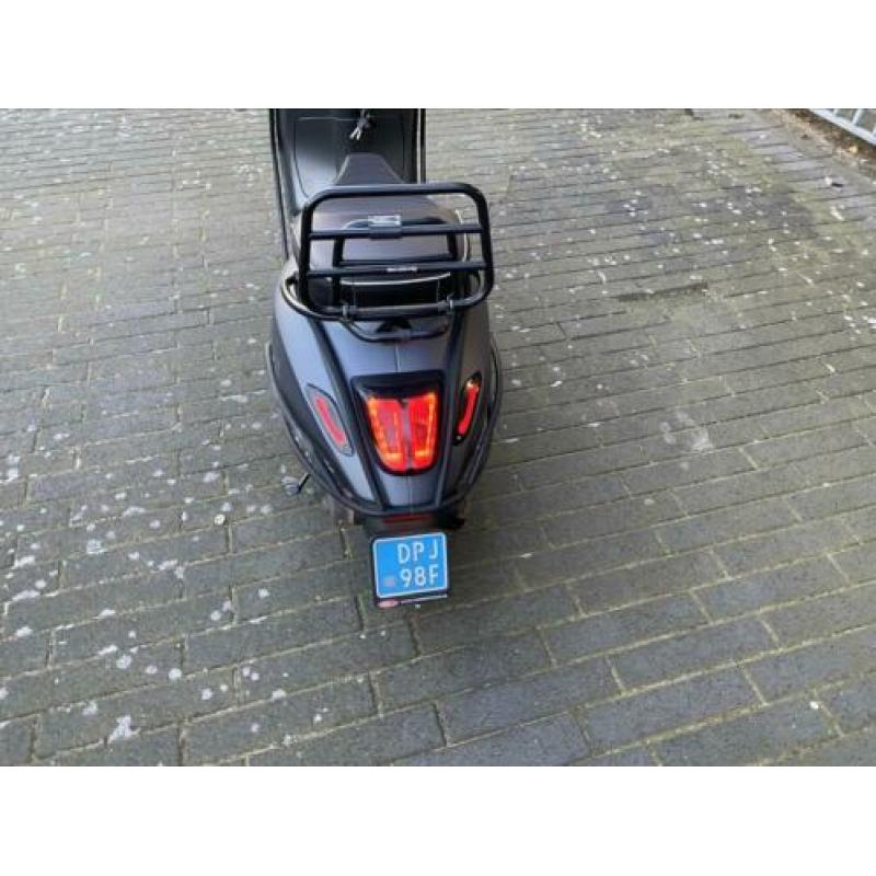 Vespa sprint iget 2018 mat grijs vol optie
