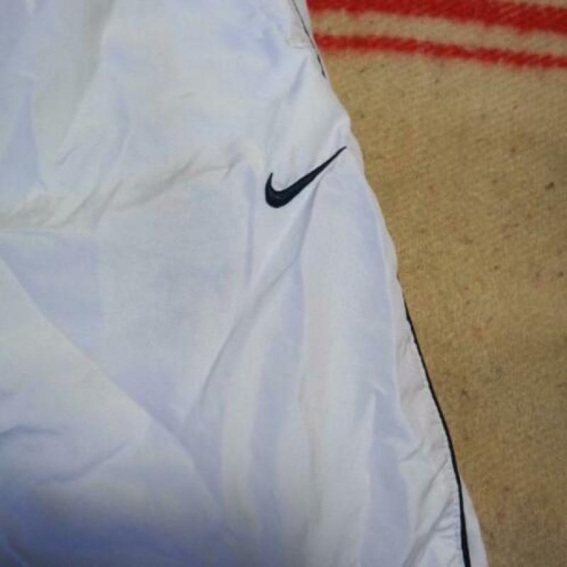 Witte korte broek.Mt 44/46.Merk Nike Athletic Dept