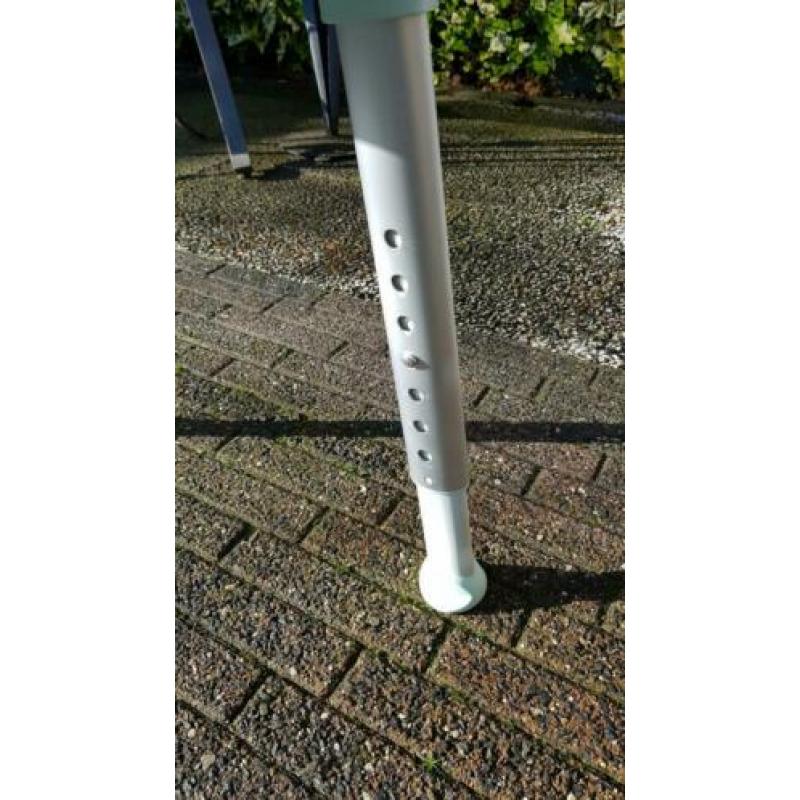 Douchestoel Etac - badkamer stoel aan- / uitkleedstoel 45 E.