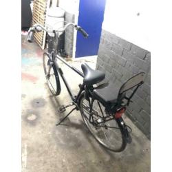 Goede heren fiets met kinderstoeltje met AXA slotje
