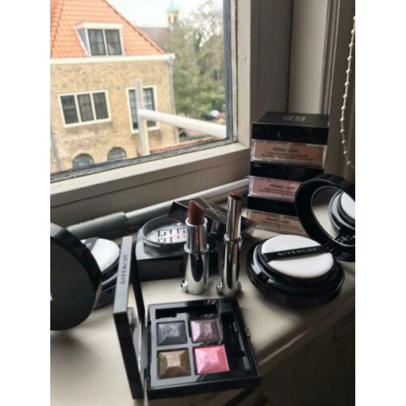 Givenchy make-up. Poeders, foundation / *geswatcht*