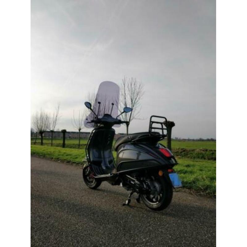 Nieuwe Custom Vespa sprint Agaat Grijs Full Option 2020!