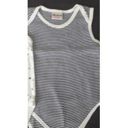 * 2 rompers sterren en strepen Bambino mouwloos, mt 74 *