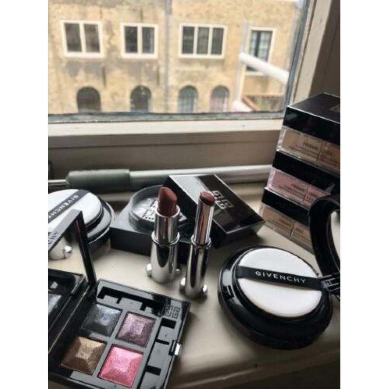 Givenchy make-up. Poeders, foundation / *geswatcht*