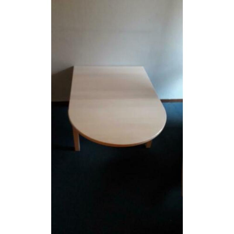 Schommelstoel met lage tafel