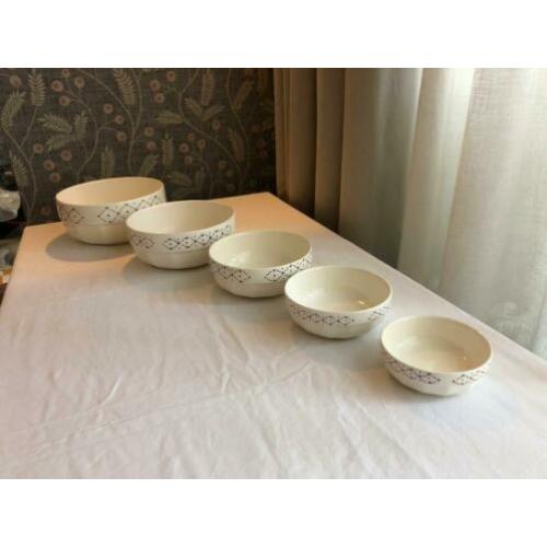 Set van 5 schalen / nesting bowls - Granit, Hungary