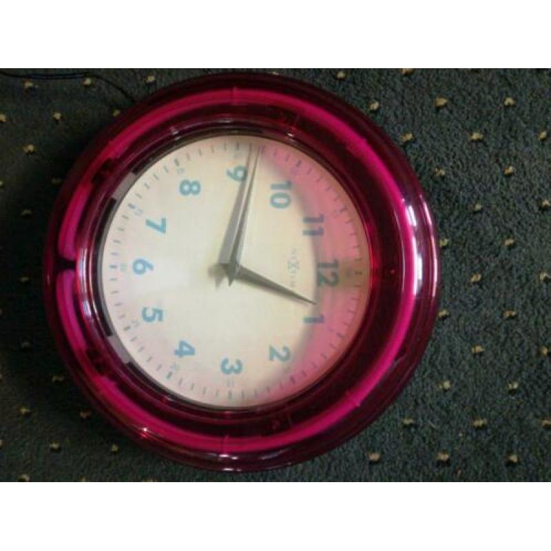 Nextime klok neon verlichting deco retro vegas bar mancave