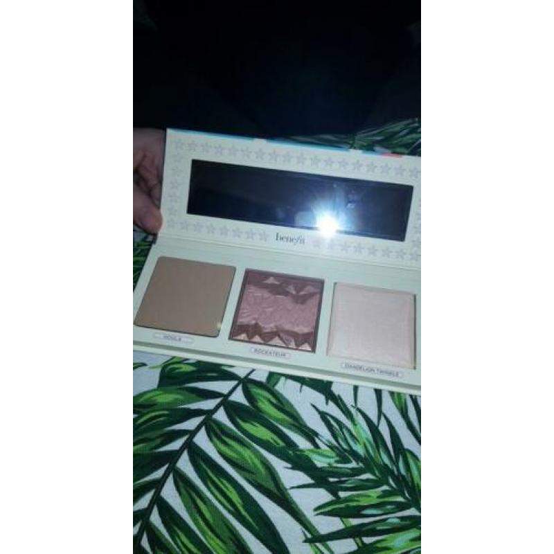 Benefit cosmetics, pretty in de usa palette