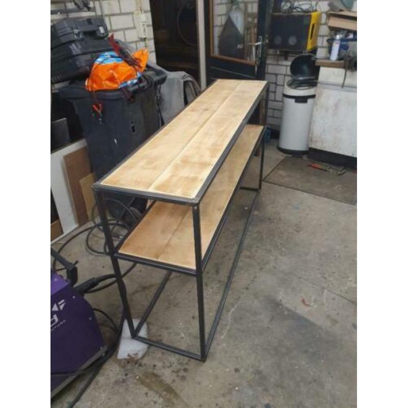 Stalen meubels/frames/lampen/tafels/bankjes/sidetables