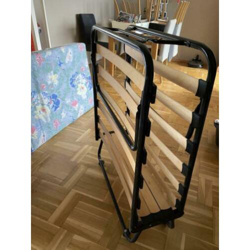 Dit klapbed is nieuw is 80x180 zwart