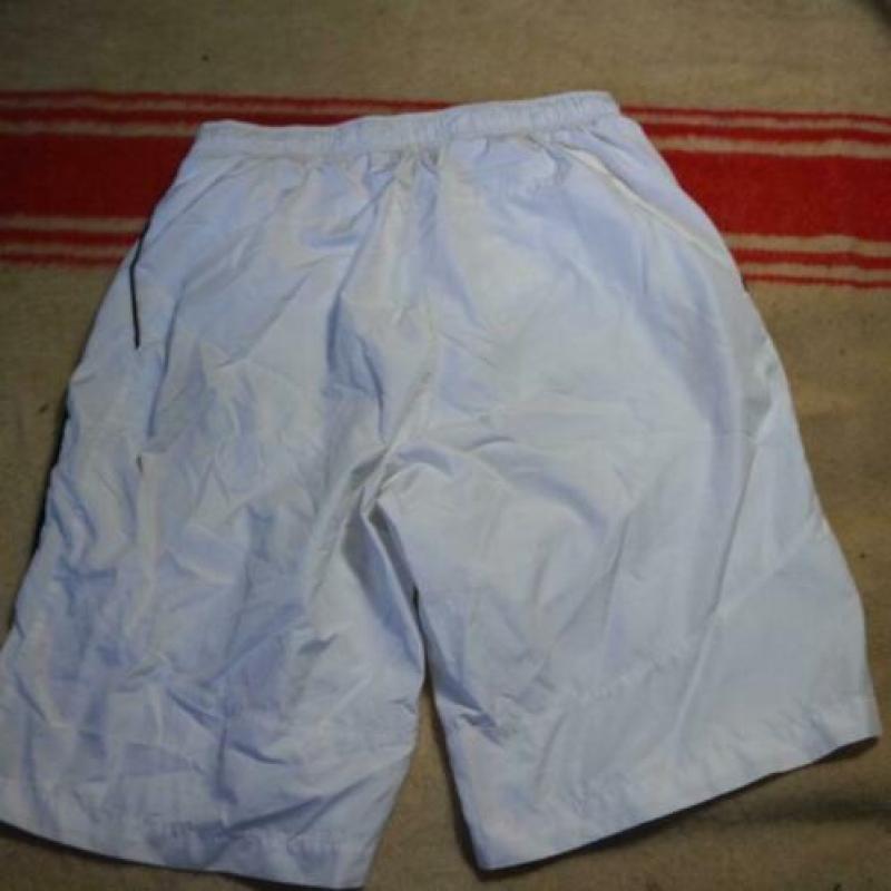 Witte korte broek.Mt 44/46.Merk Nike Athletic Dept