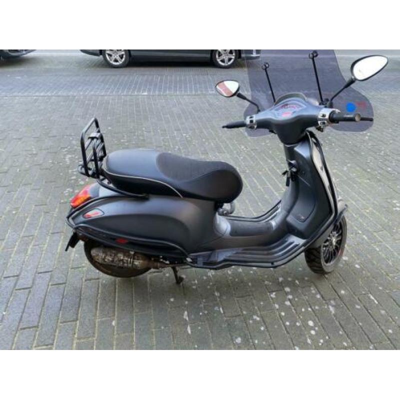Vespa sprint iget 2018 mat grijs vol optie