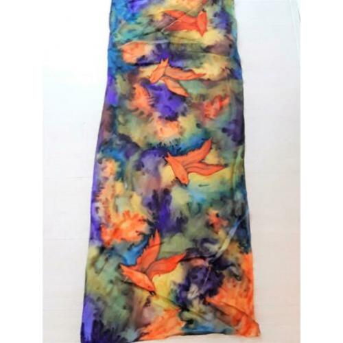 Handbeschilderde zijden sjaal met oranje vogels