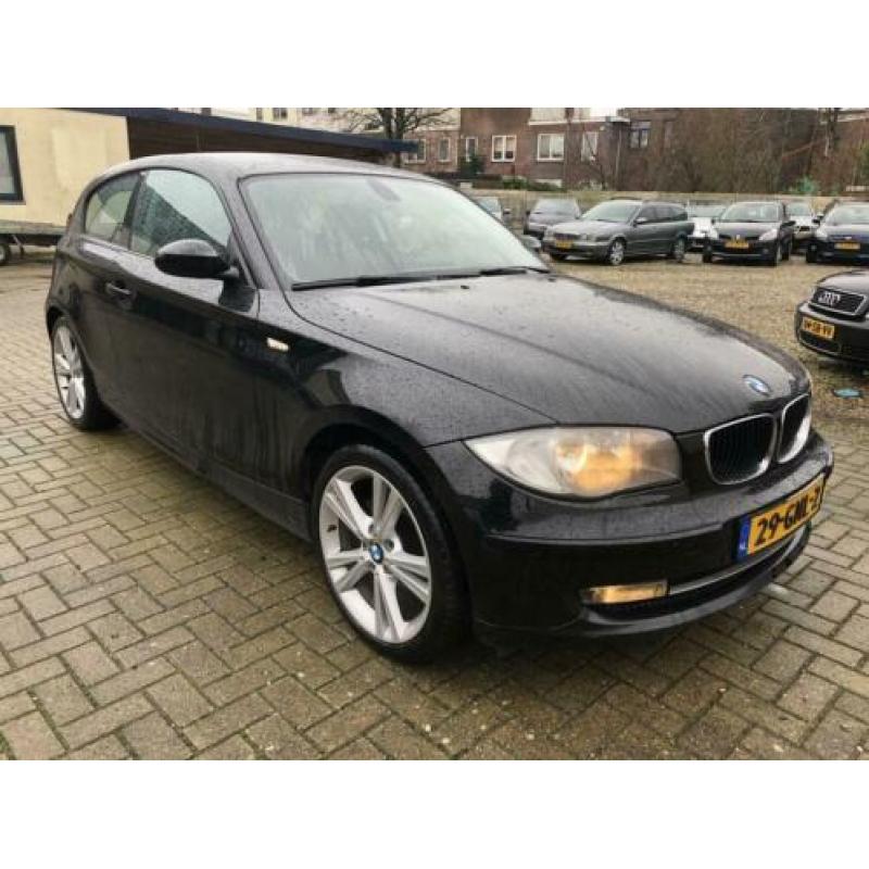 BMW 1 Serie 118i Business Line navi 18'velgen nieuwstaat!