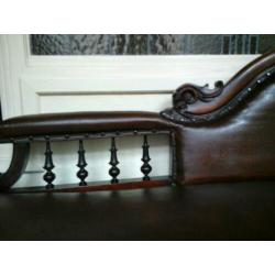 Chaise longue, divan, sofa .