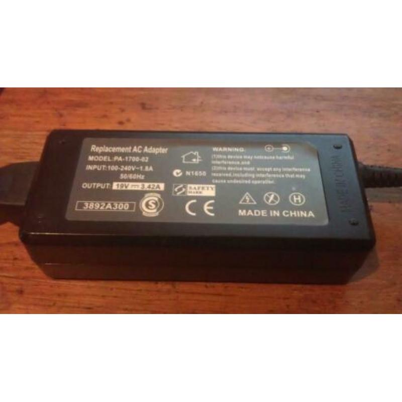 Diverse adapters (printer / laptop /inschakel-stroom trans.)