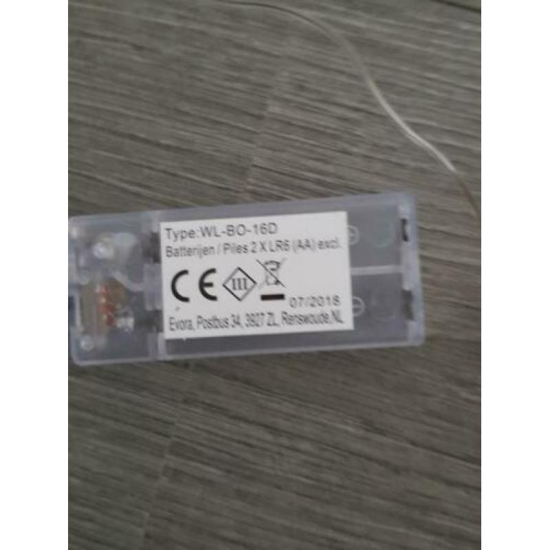 Klein acryl kerstboompje met 16 ledlampjes (NJ907)