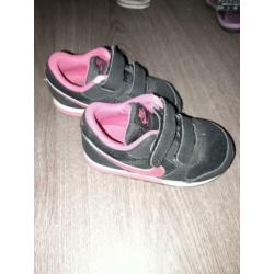 Nike schoenen maat 23,5