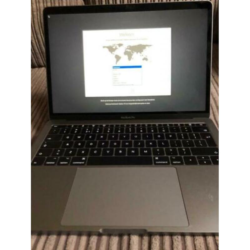 MacBook Pro I 7 processor 2017