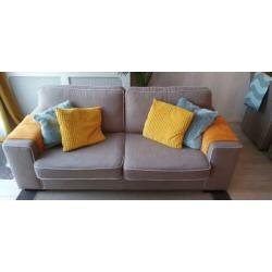 Bankstel,dressoir, salontafel inboedel moet weg