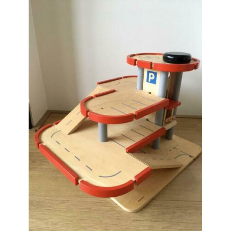 Fijne houten garage van Plan Toys