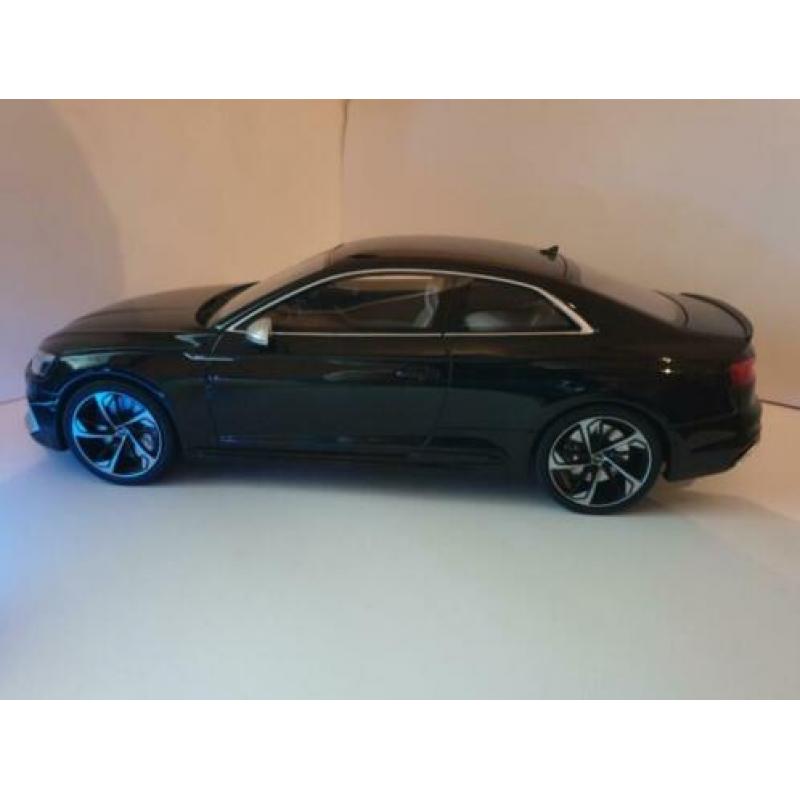 Audi RS5 Mythos zwart 1/18 GT-Spirit