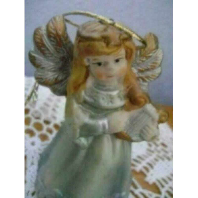 oud kerstengeltje met bel hoogte 8 cm
