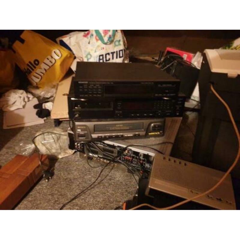 partij radio's wekkers en 3 tv's