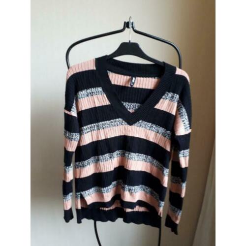 Mt M EKSEPT v-neck damestrui in nette staat!