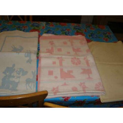 Drie oude babydekens (A20 140)