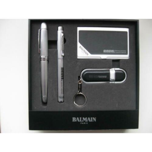 Mooie pennenset Balmain aangeboden.