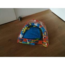 Mooi speelkleed met tunnel