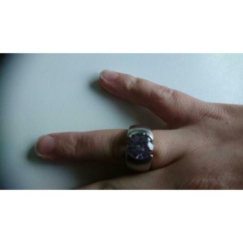 Melano ring met 3 stenen maat 62