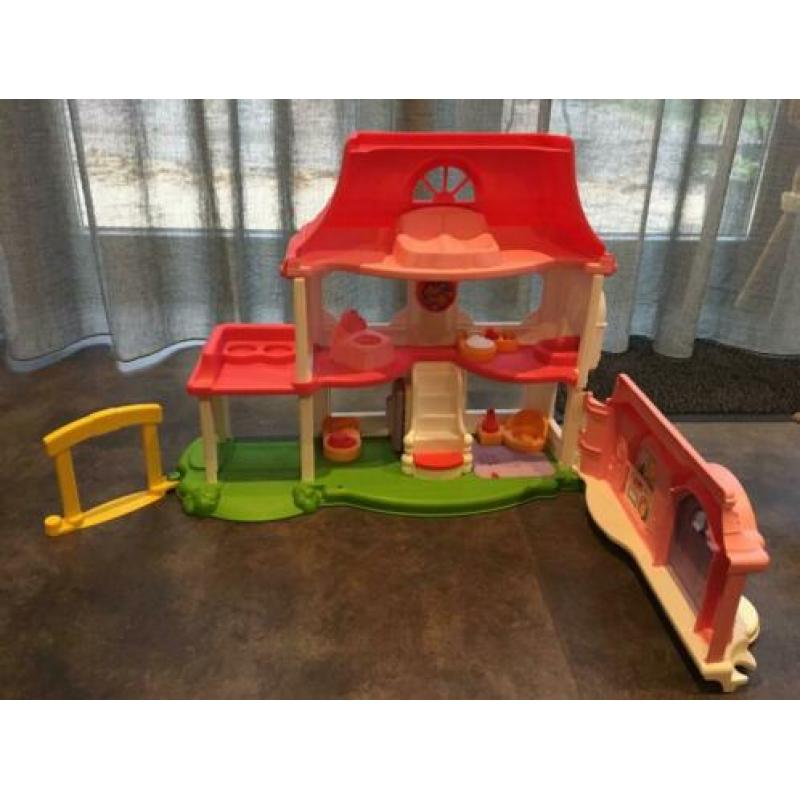 Little people huis en draaimolen met veel poppetjes