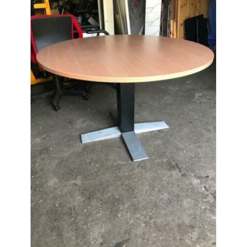 ronde tafel met 4 bureau stoelen