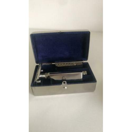 Oud doosje scheermes