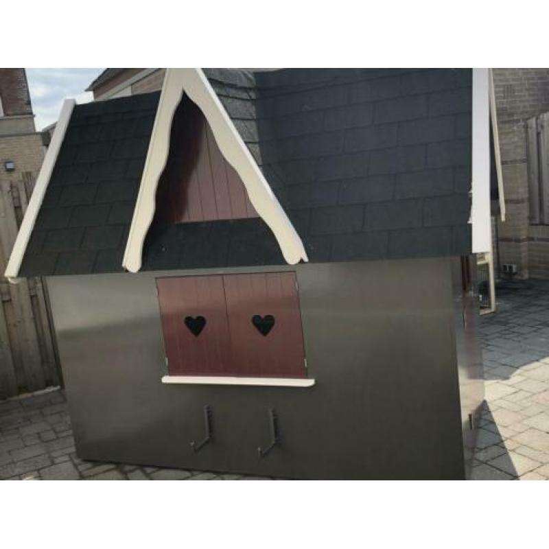 Uniek houten speelhuis