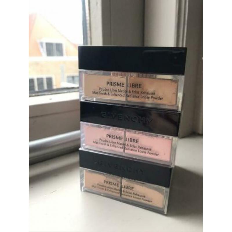 Givenchy make-up. Poeders, foundation / *geswatcht*