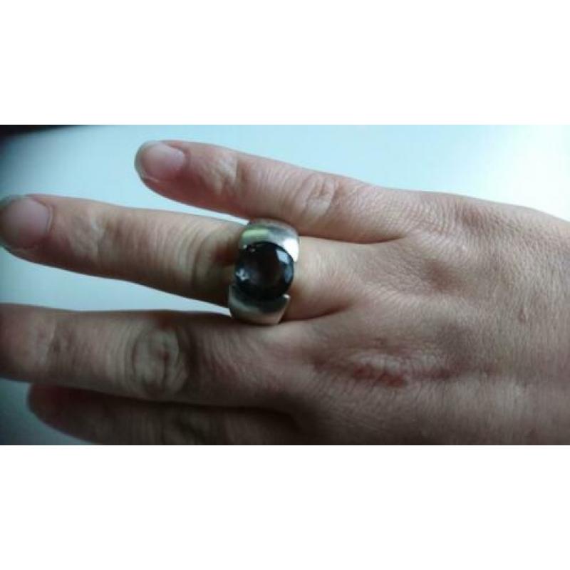 Melano ring met 3 stenen maat 62