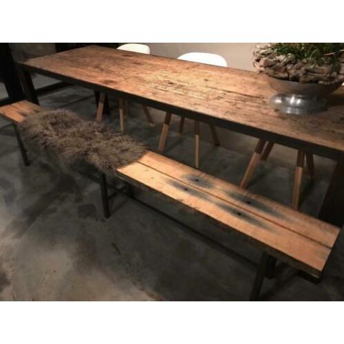 Stalen meubels/frames/lampen/tafels/bankjes/sidetables