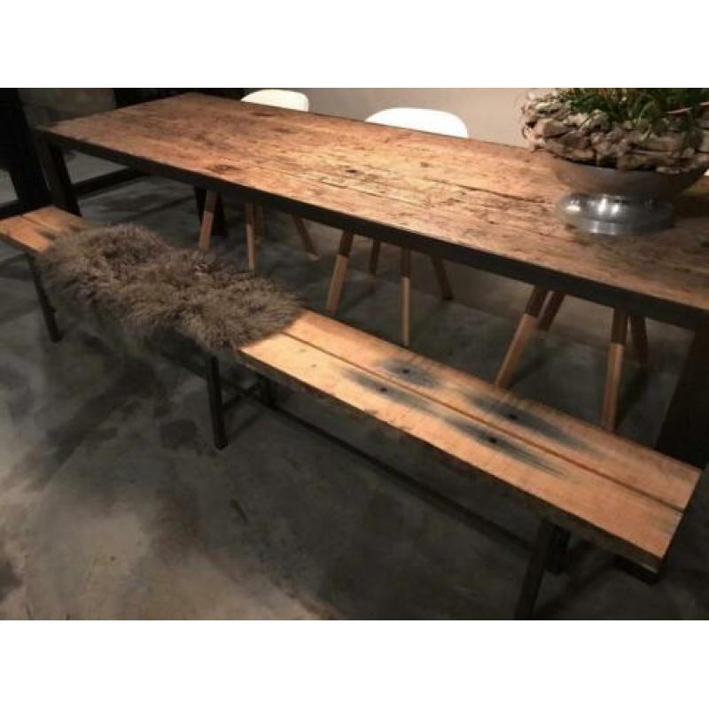 Stalen meubels/frames/lampen/tafels/bankjes/sidetables