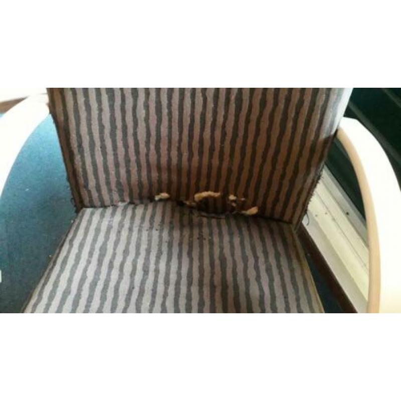 Schommelstoel met lage tafel