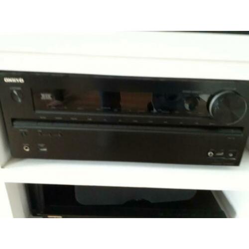 Onkyo receiver met klipsch boxen.