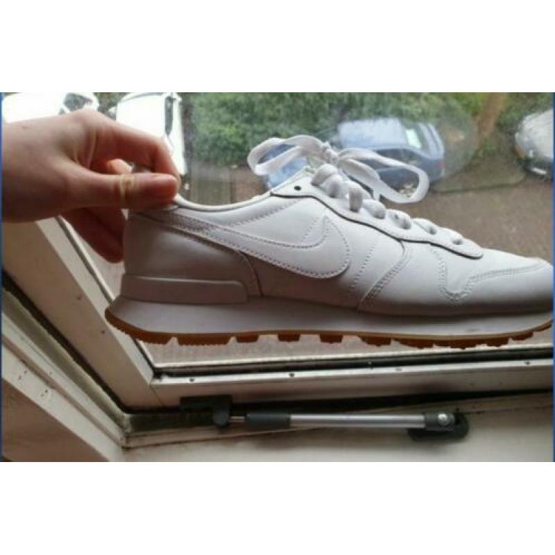 Nike witte sneakers mt 40