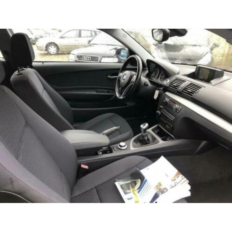 BMW 1 Serie 118i Business Line navi 18'velgen nieuwstaat!